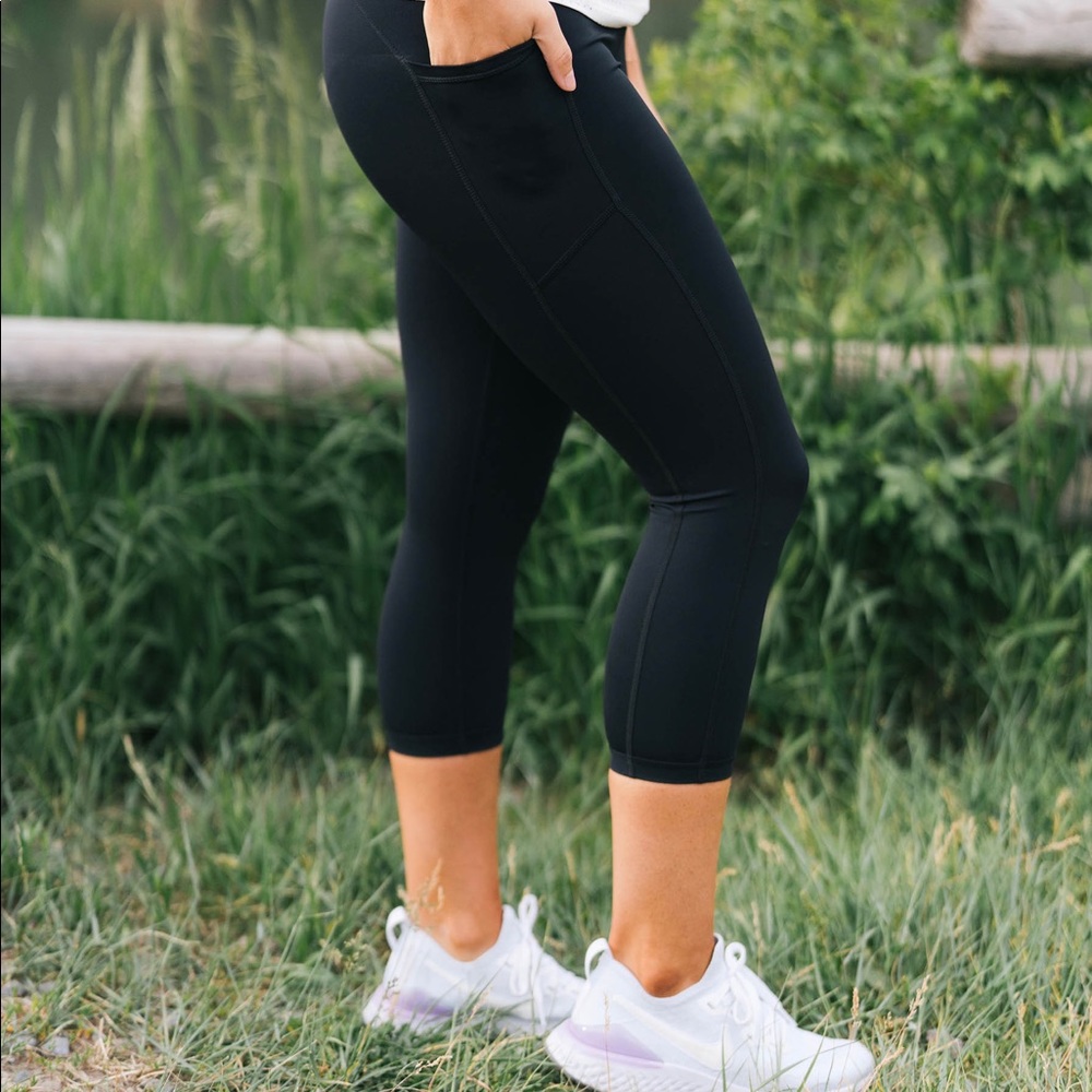 Zyia black pocket brillaint capris